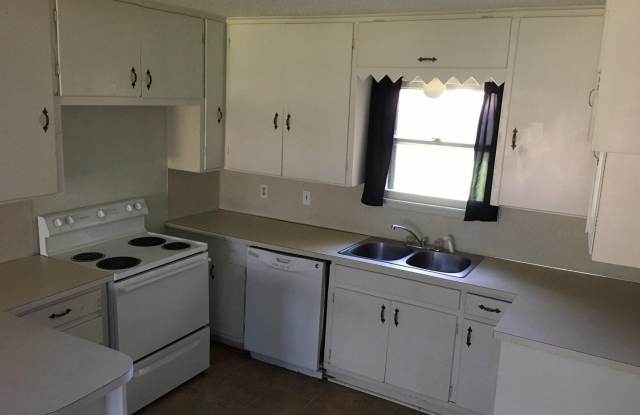 3 bedroom, 2 bath Gallery 3