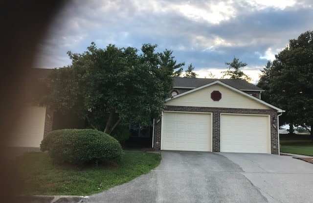 Maryville 37801 - 2 bedroom, 1.5 Condo with a 1-car garage - Contact Ed Johnson (865) 924-5045 photos photos