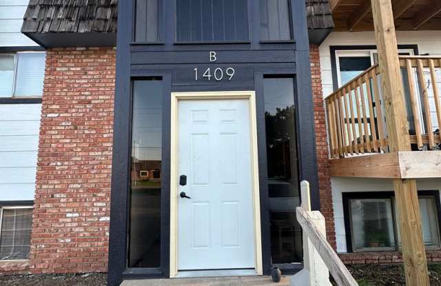 1409 E IRON photos photos