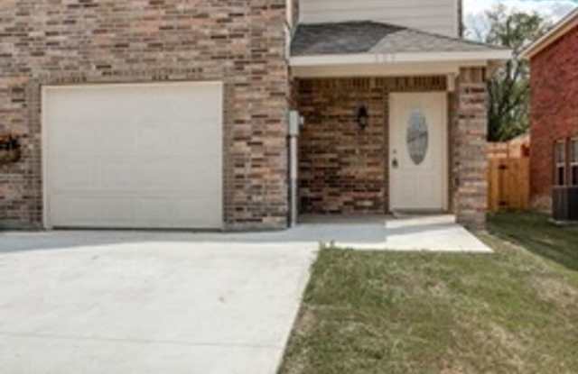 Spacious 2-Story Duplex With Private Fenced Yard photos photos