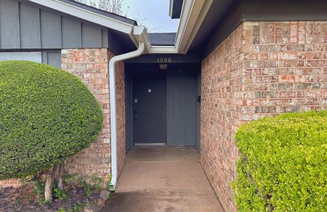 1506 Douglas Dr Gallery 2