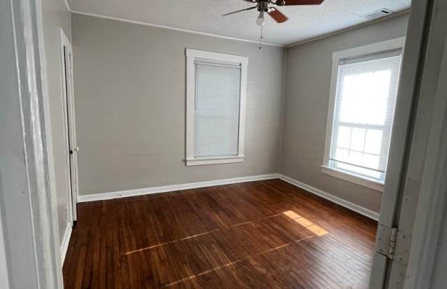 209 N Rogers Gallery 3