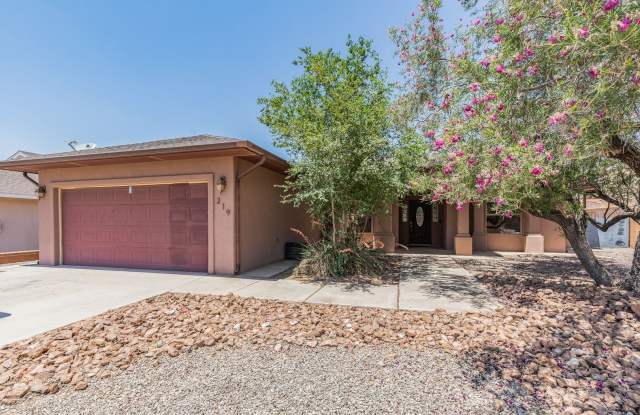 Spacious 4 Bedroom 2 Bath Home near Golf Course photos photos