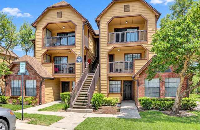 305 Lakepointe Drive Gallery 1
