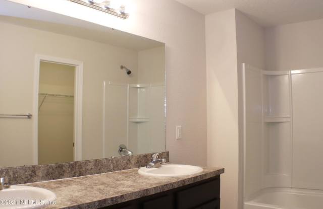 5913 LORAN DR N Gallery 4