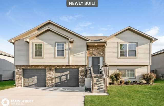 517 South Walnut Street - 517 South Walnut Street, Gardner, KS 66030
