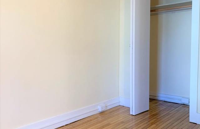 3 Bedroom House in Old North End | In-Unit Laundry Gallery 4
