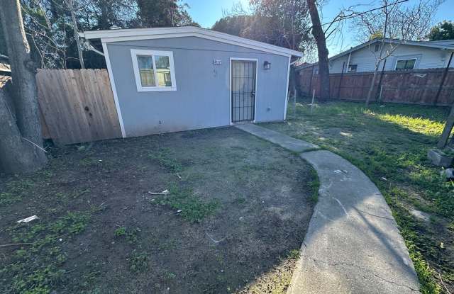 Beautiful Remodeled 2 bed, 1 Bath Back Lot Unit photos photos