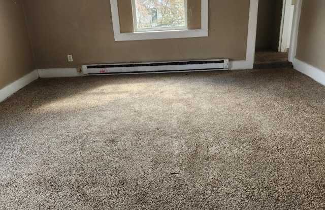 1913 Broadway Street - 2 photos photos