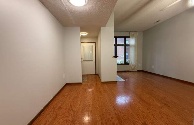 A Cozy City Retreat With Heated Parking Gallery 4