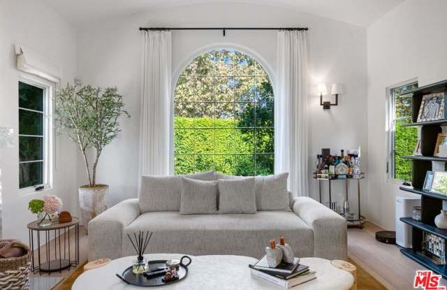 441 N Flores St photos photos