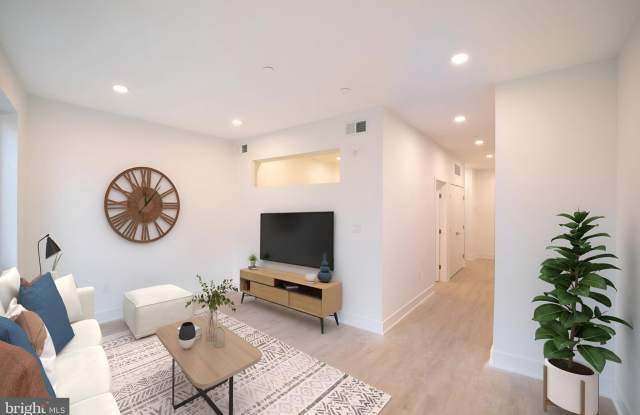 1325 N LEE Street photos photos
