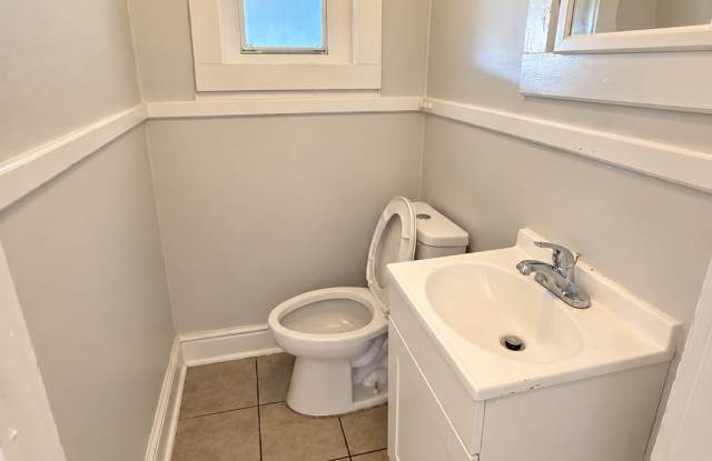 2343 Montrose Avenue - 1 Gallery 2