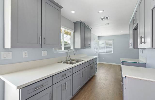 FULLY UPDATED 2 Bedroom/ 2 bathroom condo (Front Unit) photos photos