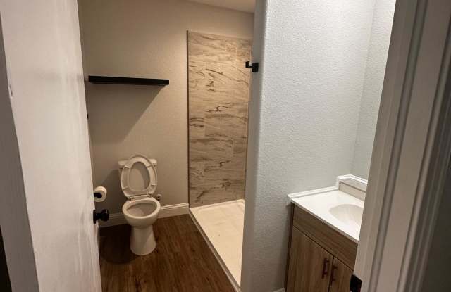 2909 Alexander Ave photos photos