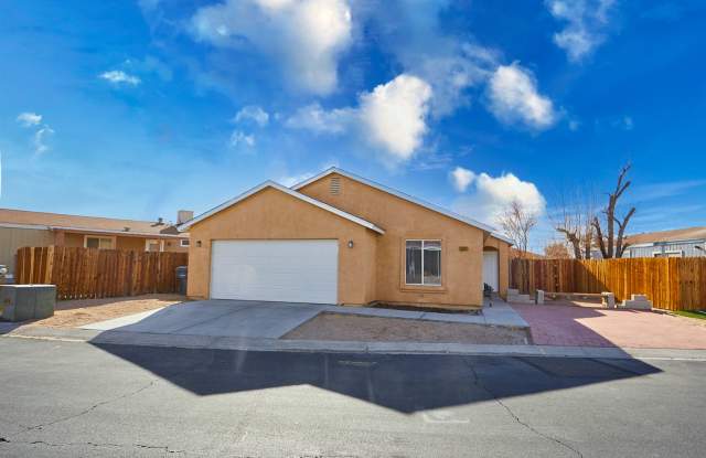 3 BEDROOM BARSTOW HOME photos photos