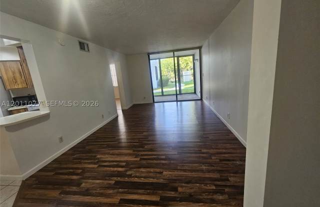 211 Lake Pointe Dr Gallery 4