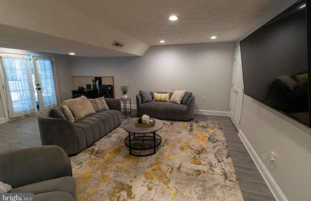 2428 PIMPERNEL Drive Gallery 1