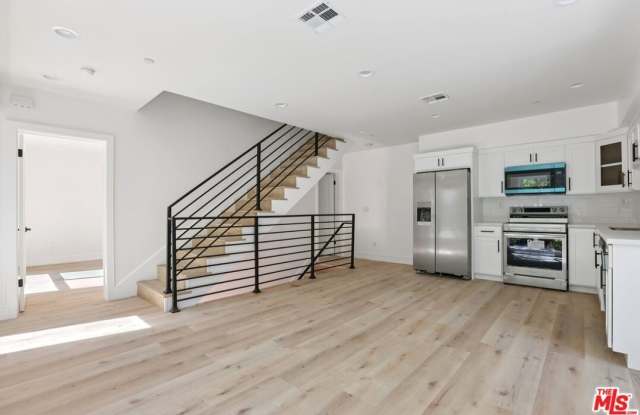 2111 Holly Dr photos photos