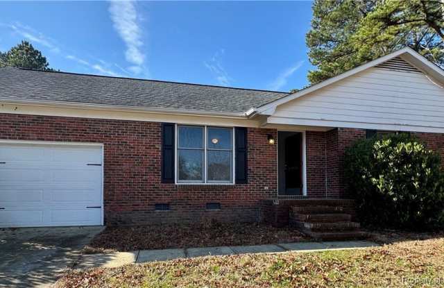 1955 Christopher Way - 1955 Christopher Way, Fayetteville, NC 28303