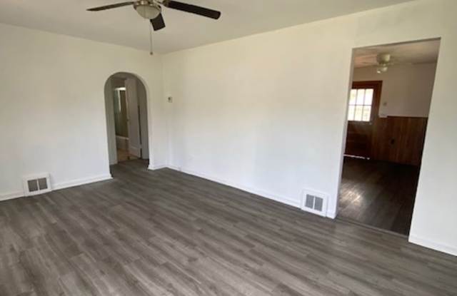 Large 3-Bedroom Home! Gallery 3