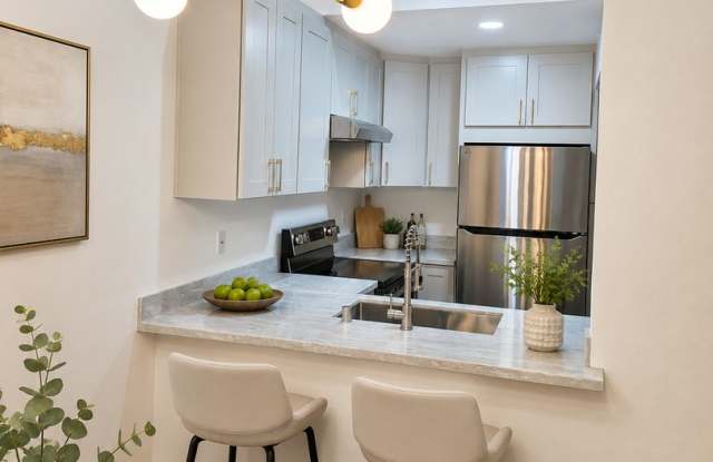 Prime Saratoga Location, Completely Renovated, New Everything!  Garage, Pools, A/C, W/D, Gated Compex! Gallery 4