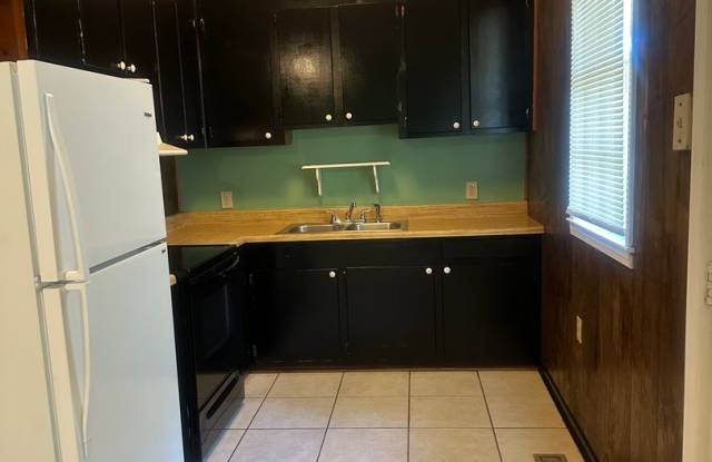 Charming 2-Bedroom Home in Convenient Cayce Location Gallery 3