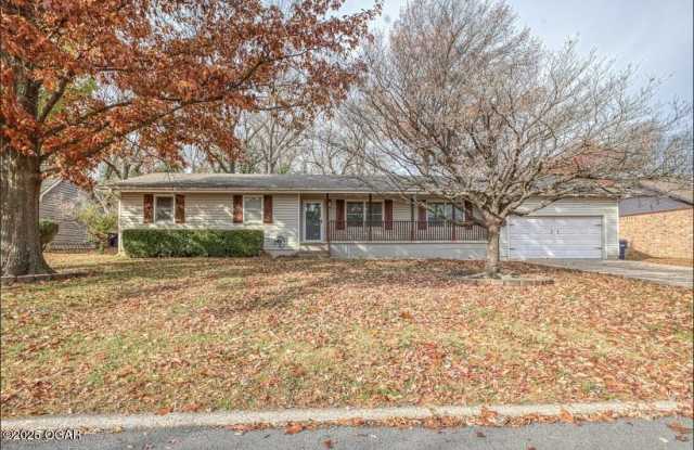 414 W Rudondo Drive - 414 West Rudondo Drive, Webb City, MO 64870