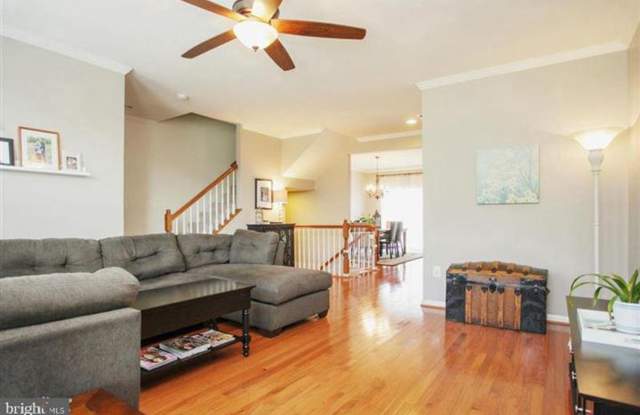 Amazing Townhouse with plenty of natural light Gallery 4