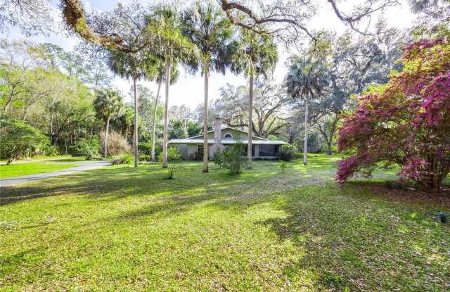 249 SE TUSCAWILLA ROAD - 249 Southeast Tuscawilla Road, Micanopy, FL 32667