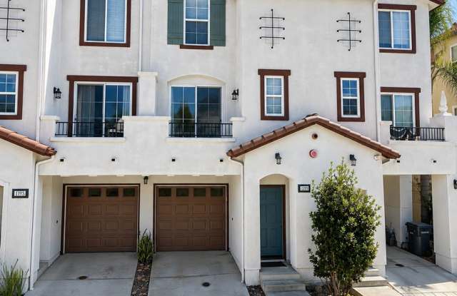 Updated 2BD/2.5BA Middletown Townhome with Garage, Central A/C & In-Unit Laundry! photos photos