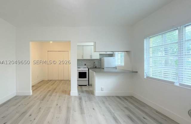 1021 Euclid Ave photos photos