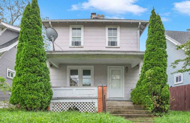Freshly Updated 2 Bedroom Single-Family Home Gallery 3