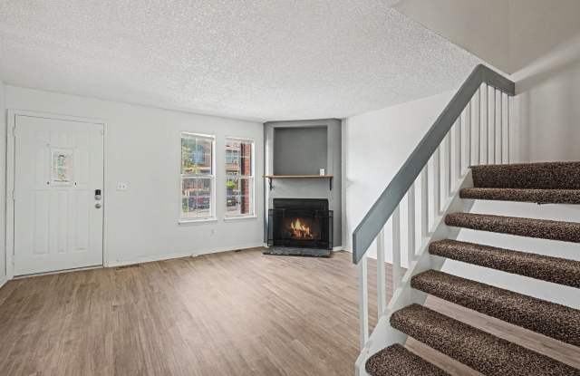 Updated 2 Bedroom, 2 Bathroom Townhome – Move-In Ready!     **Move-In Special** Gallery 4
