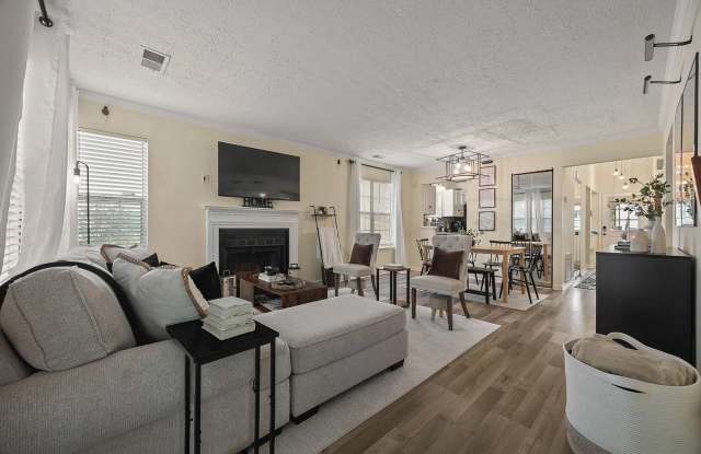 Room in 3 Bedroom Home at Crestridge Ct photos photos
