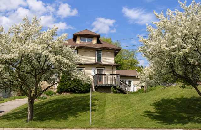 Bright, freshly painted home with HUGE garage space! Gallery 1