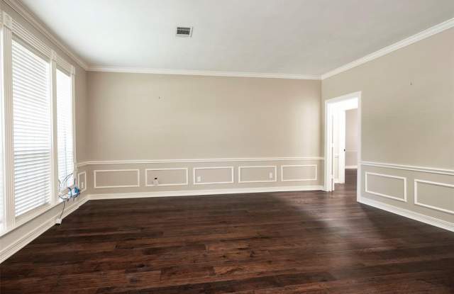 565 Oak Hill Drive Gallery 4