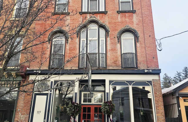 305 Main Street unit: 2 photos photos