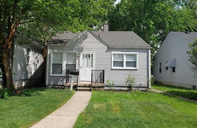 Ferndale ranch walking distance to downtown Gallery 1