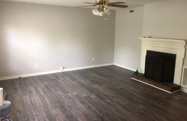 FOR LEASE - 2 Bed, 1.5 Bath, 1300sqft Townhome Gallery 4