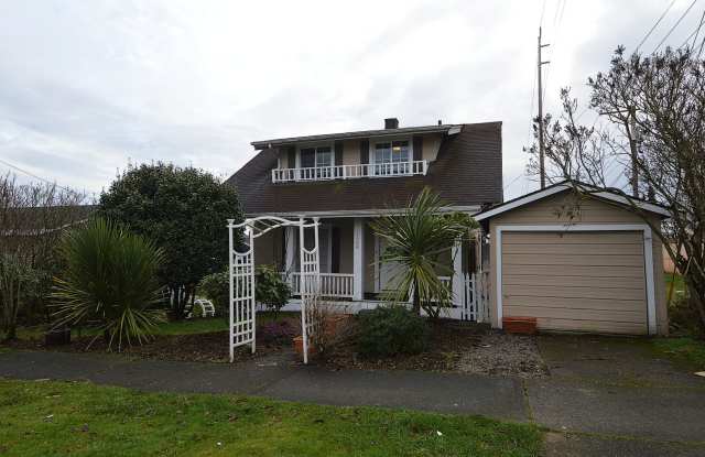 Updated Turn of the Century Craftsman in Tacoma! Gallery 1