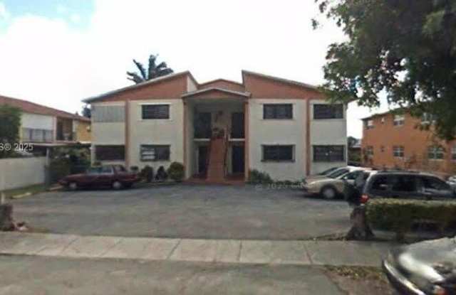 1322 W 44th St photos photos