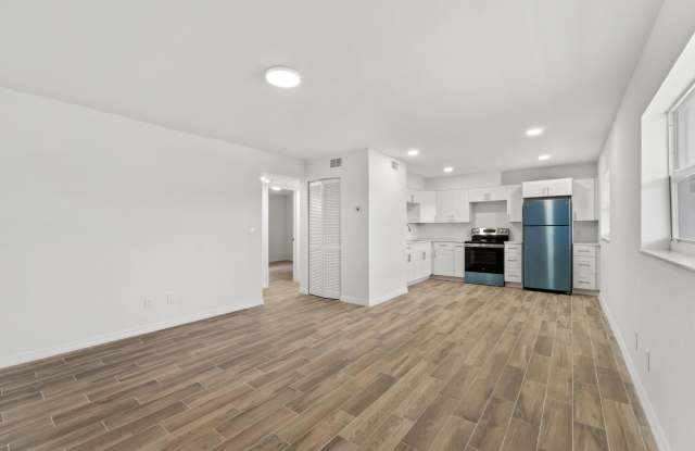 1301 Emerald Terrace Gallery 4