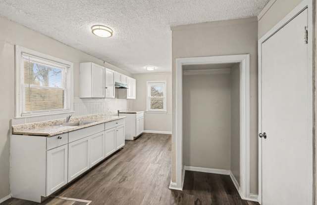 Beautiful 3 Bedroom 1 Bathroom Home in Kansas City! photos photos