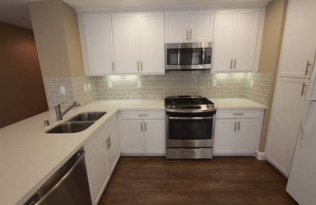 Stunning 2 Bedroom/2.5 Bath Townhouse photos photos