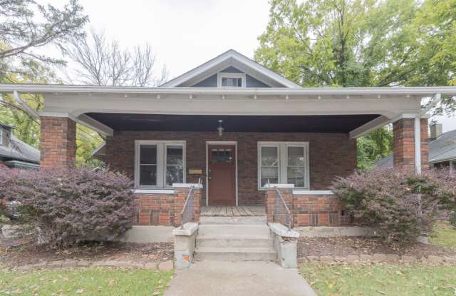 2 Bedroom House Just Steps From Downtown & Campus Gallery 1