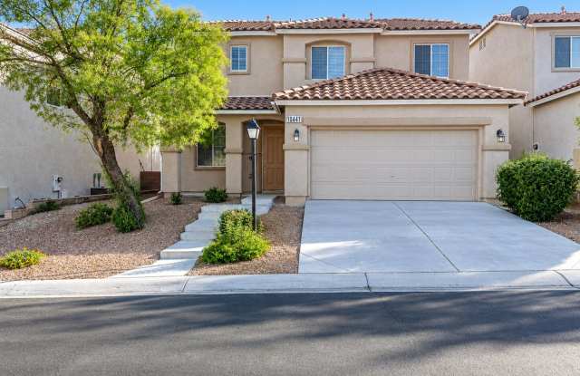 Spacious 3-Bedroom Home | Mountain Views, Balcony & Landscaped Backyard Gallery 1