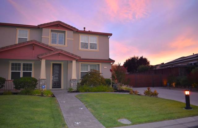 Gorgeous Cheyenne Home Loaded with Features and Amenities! Gallery 1