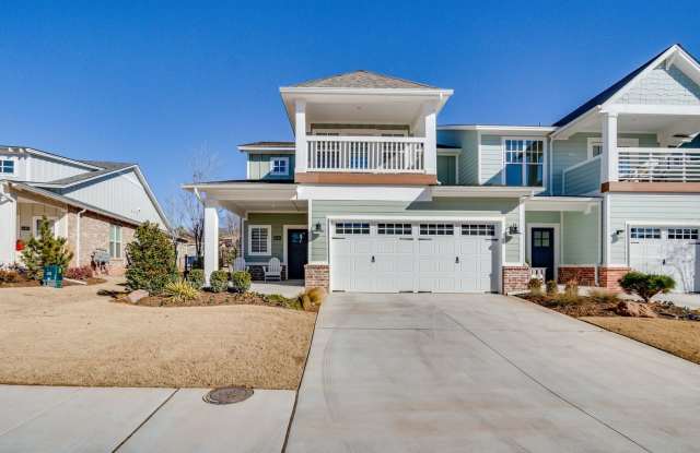 Welcome to Bungalow Heights! Edmond Townhome w/ Balcony, Yard  Resort Amenities - 636 Harbor Town Drive, Edmond, OK 73034