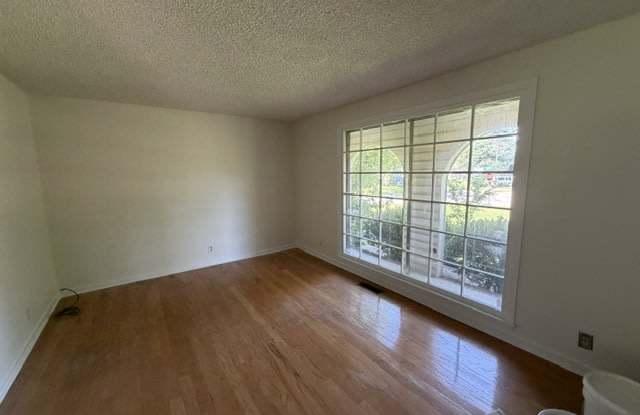 2900 Moss Spring Drive Gallery 2